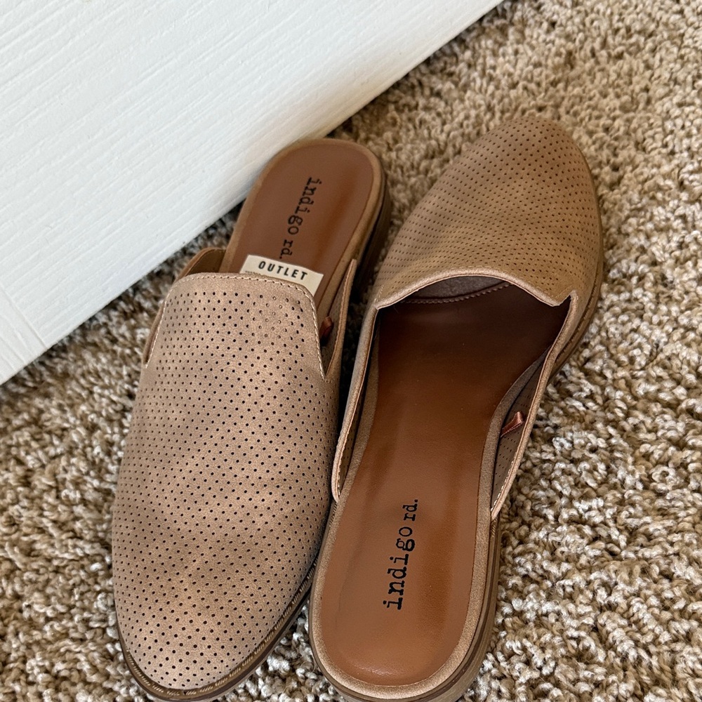 Indigo Brown Perforated Mules Brushed Suede NWT size 8 - Picture 5 of 14